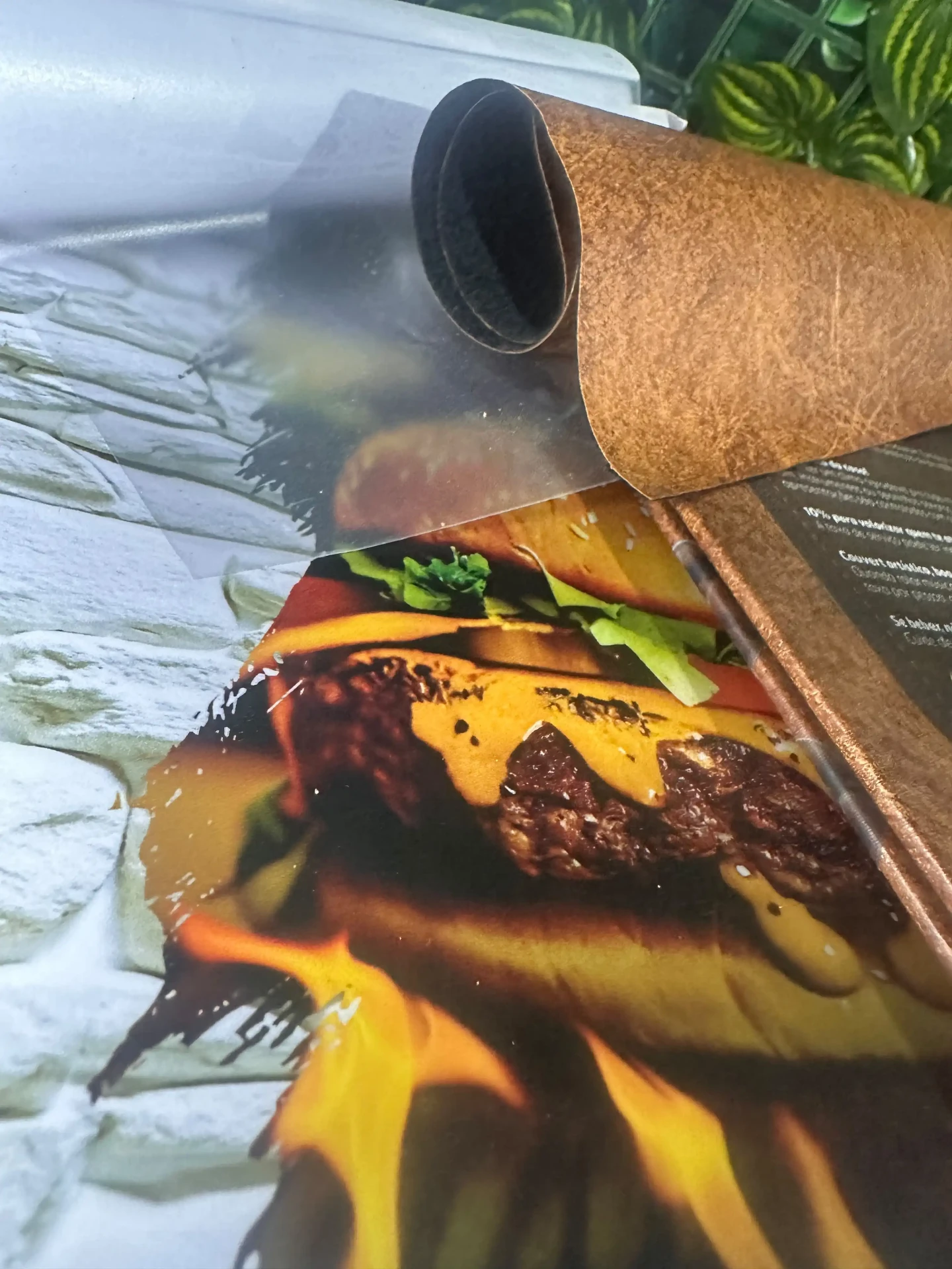 Capa dura em couro sintético ou vinil laminado para cardápio premium